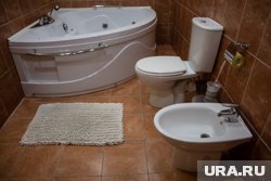 Жителей Челябинска просят бросать в унитаз только туалетную бумагу