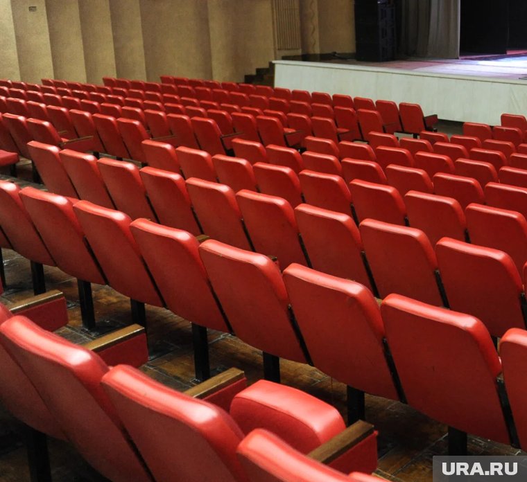 В бывшем здании кинотеатра сейчас находится магазин