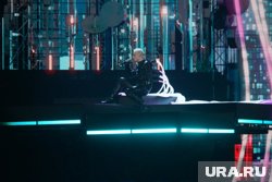 На конкурсе Shaman исполнил песню «Прямо по сердцу»