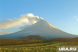 Появились кадры извержения вулкана после землетрясения на Камчатке
