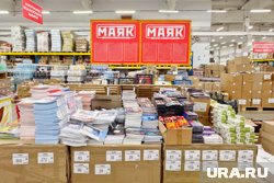 Одним из якорных арендаторов ТК является гипермаркет низкиx цен «Маяк"