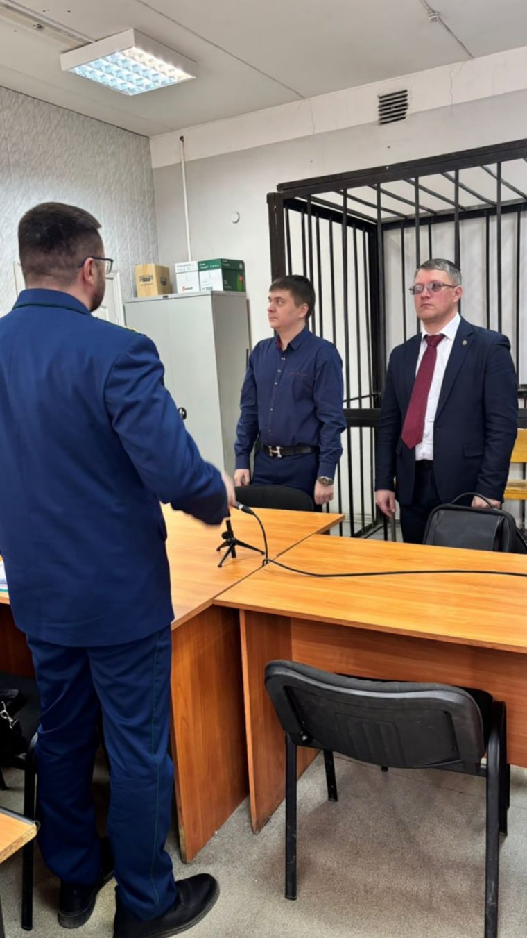 Уголовное дело в отношении Максима Красноперова (на фото по середине) было прекращено