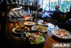 В ресторане предусмотрены панорамные окна 