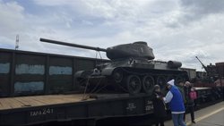 Танк Т-34 на платформе