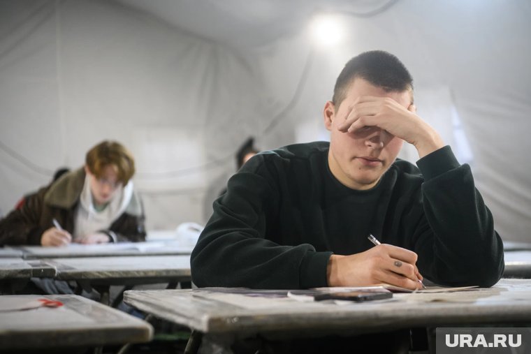 Как отметил военком, государство полностью несет ответственность перед курсантами высших военных учебных заведений
