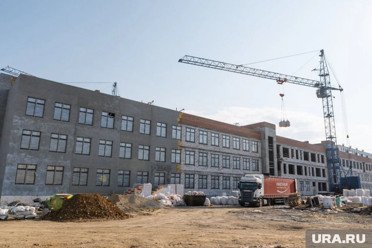 В Парковом продолжается строительство школы на 1100 учеников