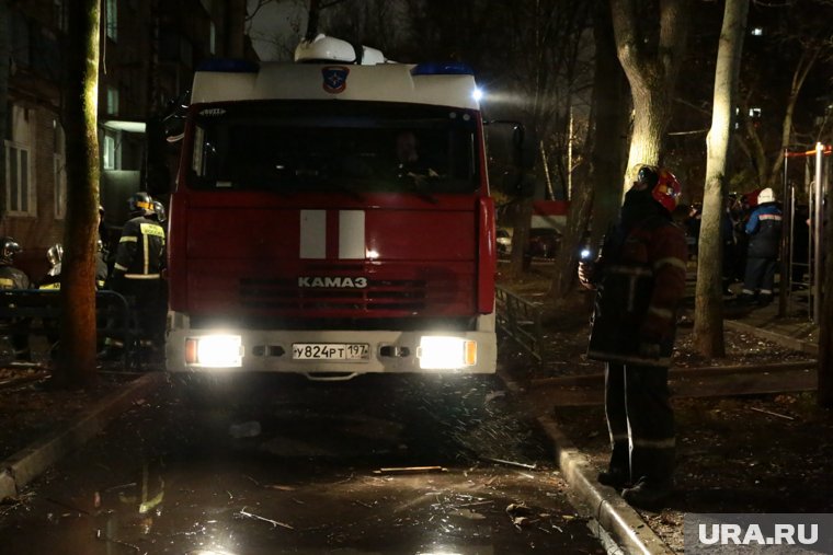 На место удара дрона съехались экстренные службы