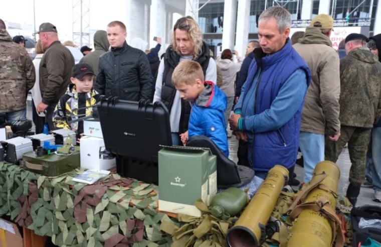 Среди гостей спортивного события — семьи и друзья военнослужащих