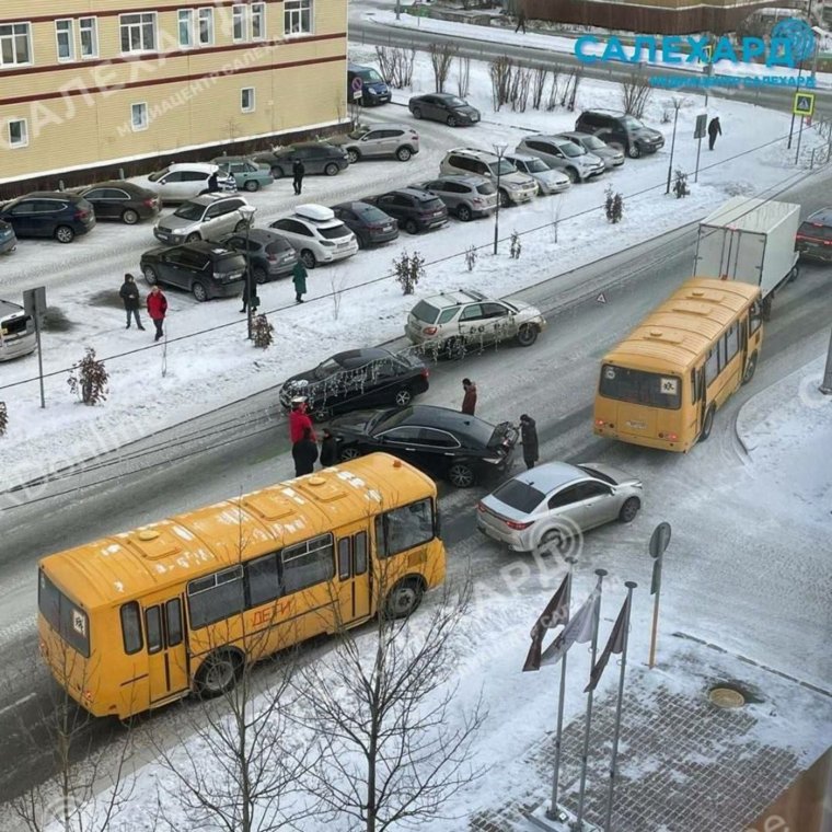 ДТП по улице Броднева в Салехарде