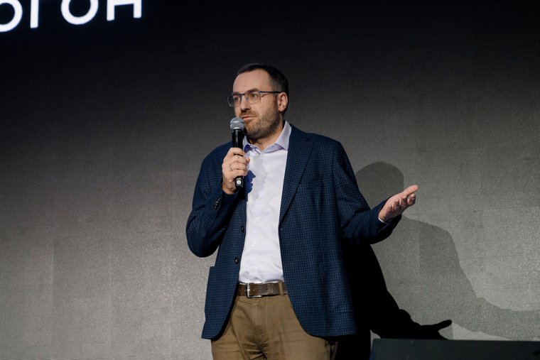Кирилл Вотяков подчеркивает, что IT-компании сегодня активно стажируют молодых специалистов