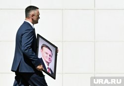 Портрет экс-министра транспорта Романа Старовойта на прощании в ЦКБ
