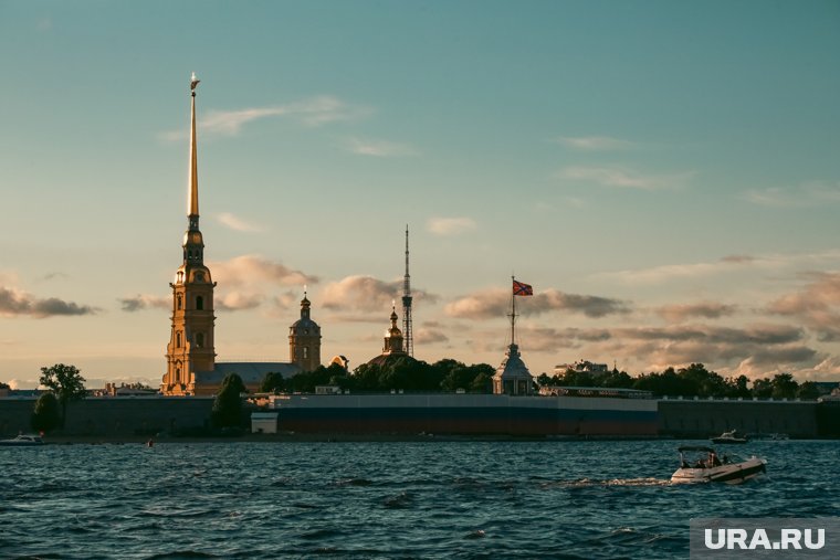В Санкт-Петербурге Нева затапливает набережные