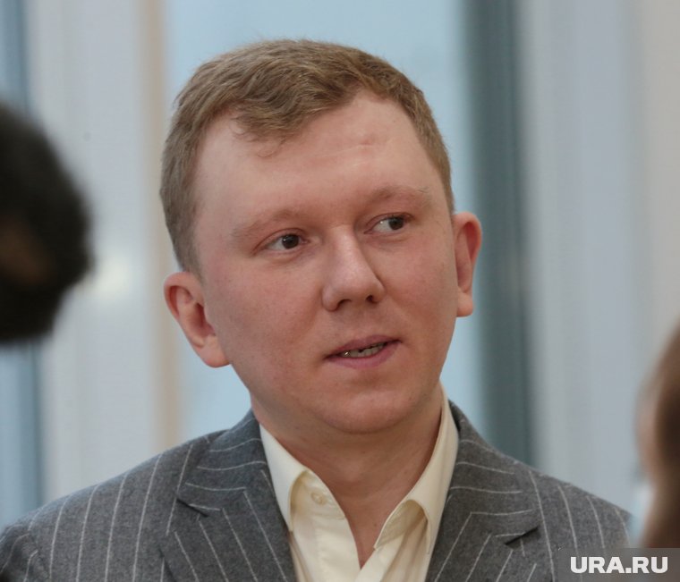 Денис Шитов предпочитает книги по экономике и политике