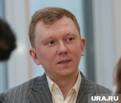 Денис Шитов предпочитает книги по экономике и политике