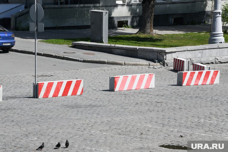 Жители Ноябрьска блокируют заезд во дворы из-за ремонта городских дорог