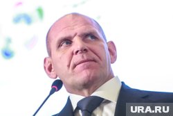 Александр Карелин прибыл в Курган на открытие турнира по пляжному самбо