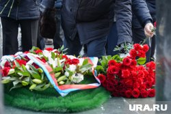 Ежегодно к монументу 9 мая возлагают цветы