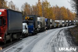 Пробка на участке скопилась из-за ДТП и большого потока машин