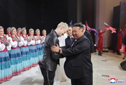 Ким Чен Ын посетил концерт российских деятелей искусства в Пхеньяне