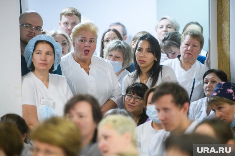Поддержать Яна Габинского пришли врачи, пациенты тоже постоянно звонят в клинику со словами поддержки