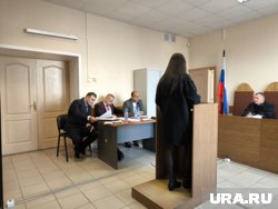 Следователь курганского СУ СК терпеливо отвечала на вопросы адвокатов
