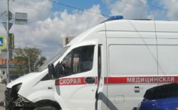 Машина скорой помощи получила повреждения