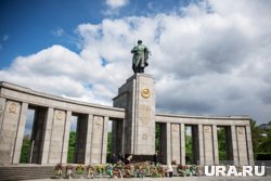 Мемориал павшим советским воинам в Тиргартене в Берлин