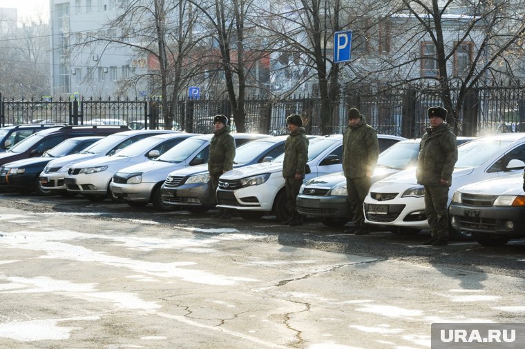 Около двух десятков автомобилей, изъятых у нарушителей, отправят в зону СВО