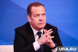 Служить по контракту пришло 336 тысяч человек, заявил Медведев
