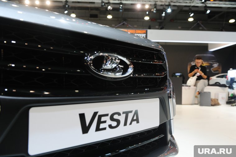 Женщина купила автомобиль Lada vesta