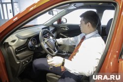 Повышение ключевой ставки — основная причина, по которой авторынок просел за год на четверть, говорит автоэксперт Подщеколдин