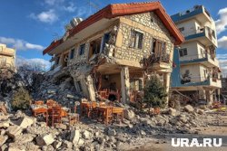 В Турции несколько жилых зданий обрушилось из-за сильного землетрясения