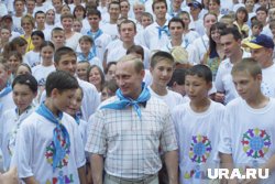 Президент России Владимир Путин посетил международный детский центр «Артек» в 2001 году совместно с главой Украины Леонидом Кучмой 