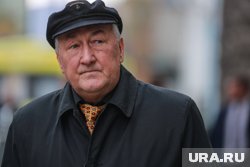 Клюев перед церемонией прощания с художественным руководителем театра «Ленком», режиссером Марком Захаровым
