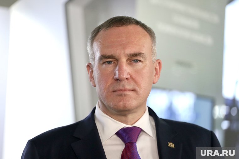 Губернатор ХМАО Кухарук поздравил президента с юбилеем вступления в должность