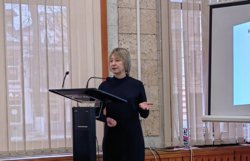 По мнению Яны Амелиной, вход в интернет должен осуществляться по паспорту