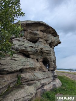 Другая скала похожа на слона