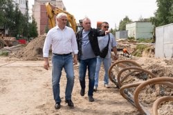 Мэр Ноябрьска Алексей Романов посетил 5 микрорайон, где ведется реконструкция инженерных сетей