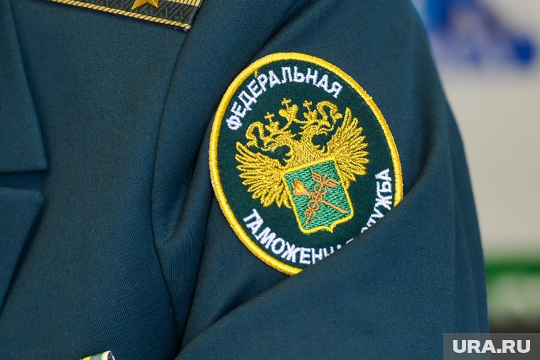 Таможенники задержали машину с пистолетами на сумму от 3 миллионов рублей