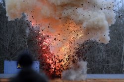 Происхождение взрывного устройства и детали произошедшего устанавливаются следствием