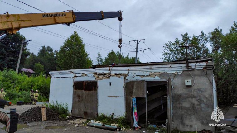 Жителя Прикамья завалило обломками гаража