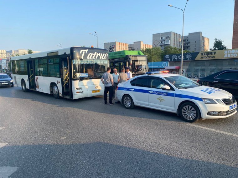 ДТП в центре Тюмени с участием двух автобусов 