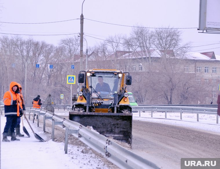 Город убирают 240 единиц техники и 520 рабочих