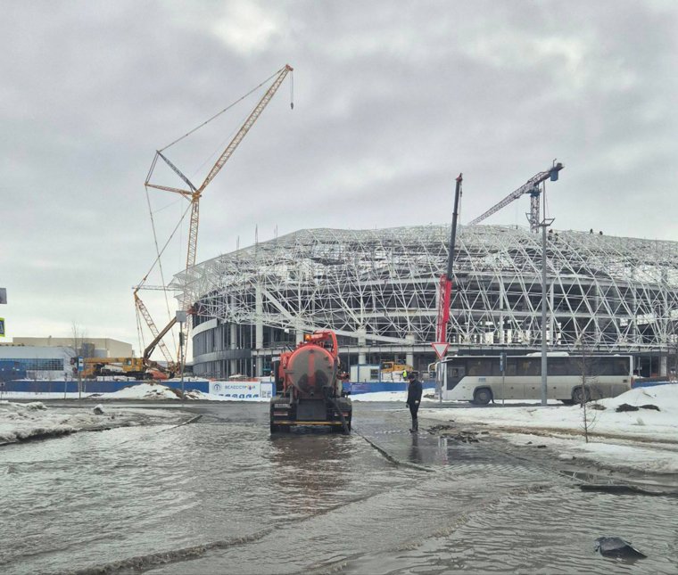 Возле будущего культурного центра «Газ» заметили спецтехнику 