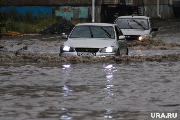 В Уфе улицы утопают вводе от мощного ливня