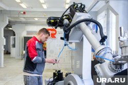 На курсе научат вводить в эксплуатацию, программировать и диагностировать промышленных роботов