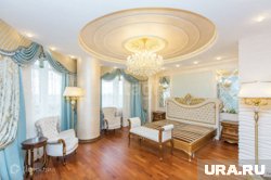 В квартире установлена дорогая мебель