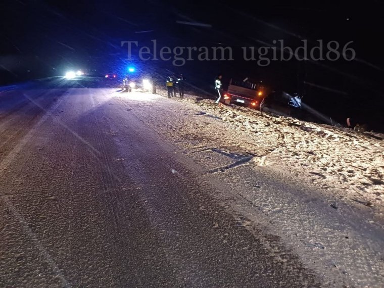 В ДТП погибли водитель и два пассажира легковушки