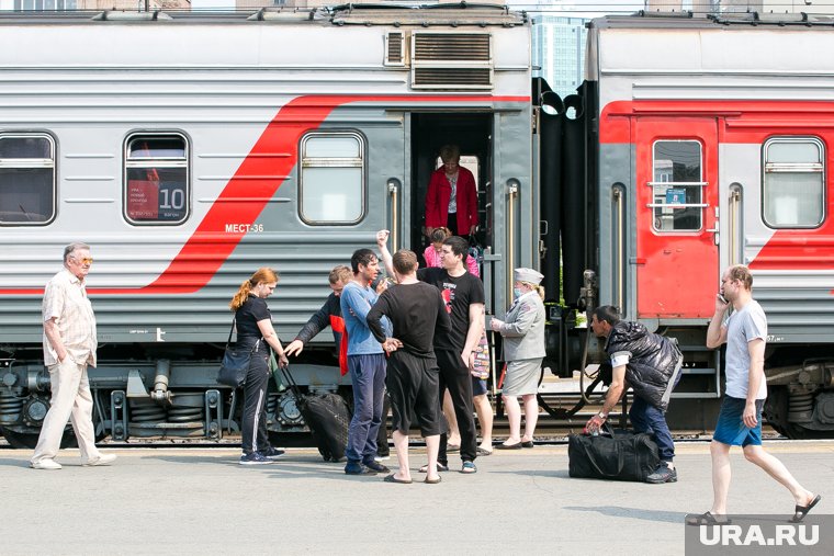 В данный момент с опозданием следует 50 поездов