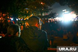 Девушки отмечали, что мужчин не останавливает даже большое скопление людей